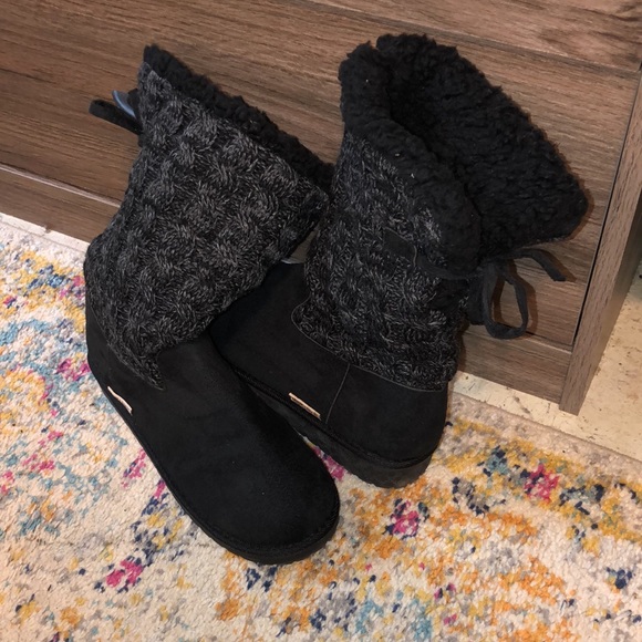 Like New SZ 8 Muk Luks - Picture 2 of 6